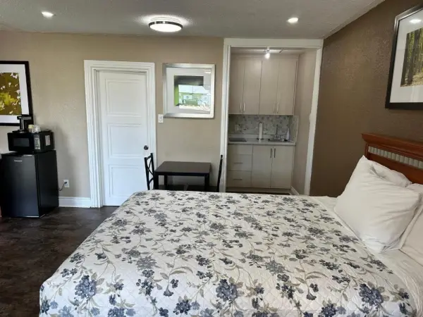 Champlain Motor Inn Main image