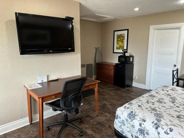 Champlain Motor Inn 4