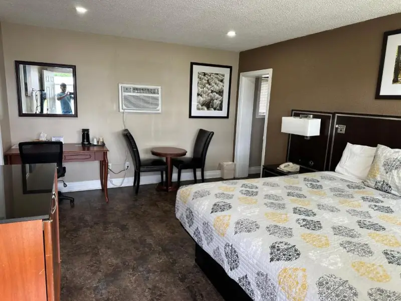 King Room - Non-Smoking